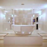 Современные ванные комнаты с освещением